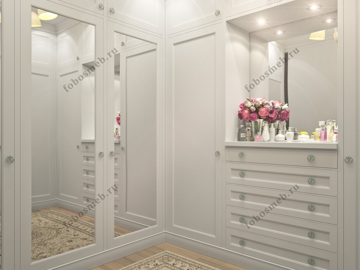 Зеркало - главный атрибут гардеробной комнаты